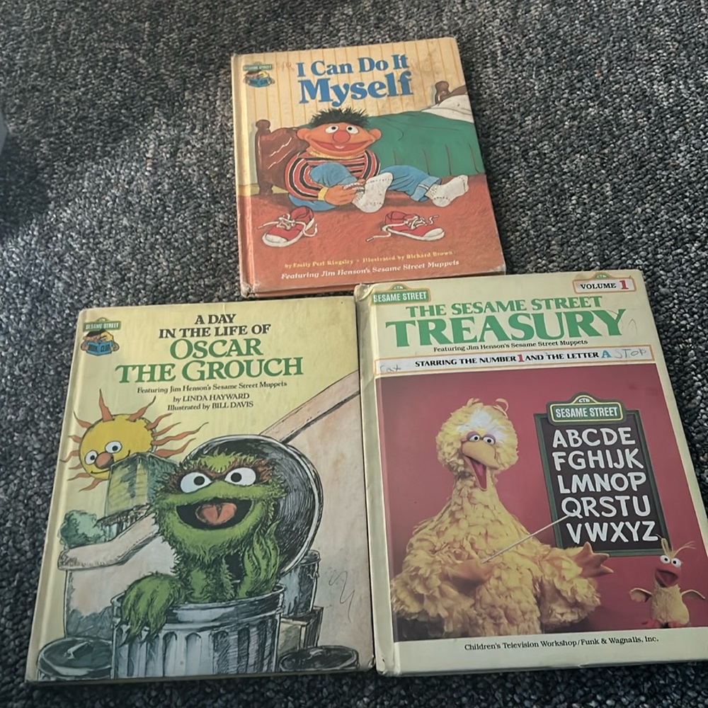 REDUCED!!children’s bundle if 3 sesame street books